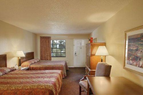 Howard Johnson Maingate East 002